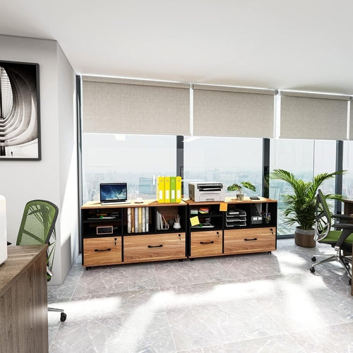 Archivador rodante de madera con dos cajones y estantes ajustables.