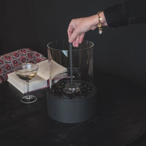 Chimenea de bioetanol redonda de metal negro y vidrio 
