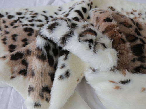 Alfombra de piel sintética con estampado de leopardo 