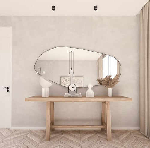 Espejo de pared asimétrico con marco de madera: espejo moderno y escultural de North Kaiser