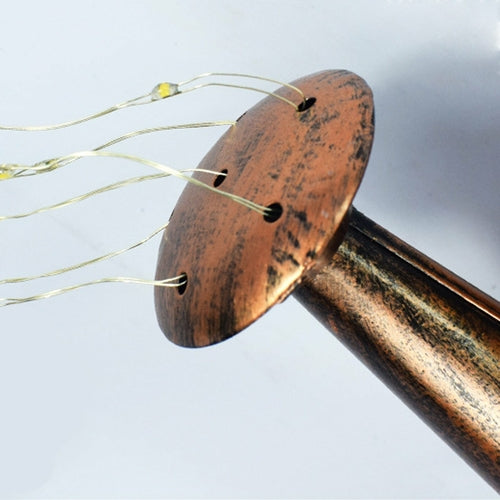 Solarbetriebene Gießkannenleuchte mit Hirtenhaken