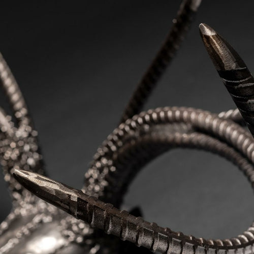 Montura de ciervo europea «El Fin»: Escultura de cráneo de ciervo de ocho puntas