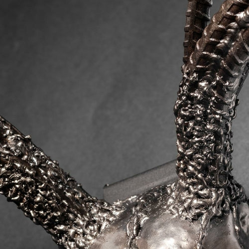 Montura de ciervo europea «El Fin»: Escultura de cráneo de ciervo de ocho puntas