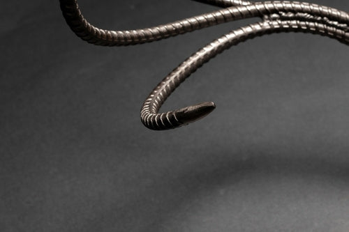 Montura de ciervo europea «El Fin»: Escultura de cráneo de ciervo de ocho puntas