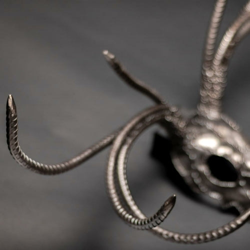 Montura de ciervo europea «El Fin»: Escultura de cráneo de ciervo de ocho puntas