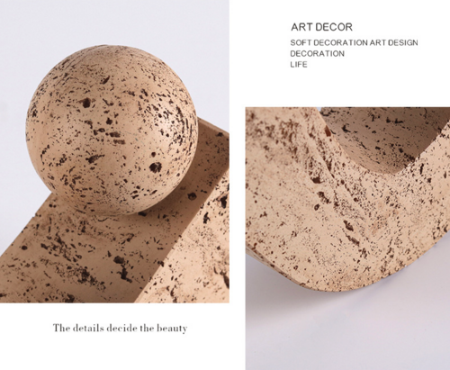 Escultura esférica de piedra con arco sereno