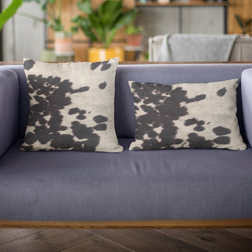 Cojín de lujo con estampado de piel de vaca negra 
