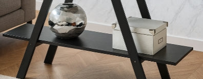 Estantería moderna con forma de A