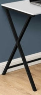 Escritorio de trabajo esquinero Aeris de 55" en blanco y negro