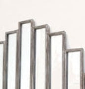 Escultura de pared con espejo geométrico de madera plateada