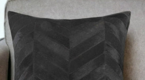 Cojín de piel de vaca negra 