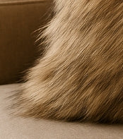 Cojín de lujo con estampado animal de piel sintética gris 