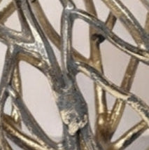 Escultura de orbe de rama de árbol dorada pequeña 