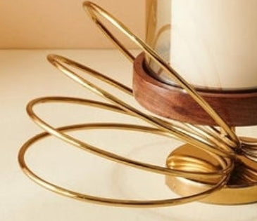 Candelabro de cristal con forma de huracán y base de mariposa