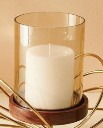 Candelabro de cristal con forma de huracán y base de mariposa