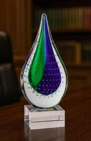 Centro de mesa de cristal soplado en forma de lágrima sobre base pulida – Escultura artística de vidrio de 30 cm