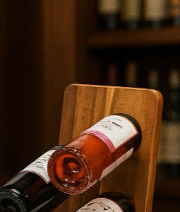 Schwebender Weinflaschenhalter aus Akazienholz – Vertikale Präsentation für 4 Flaschen