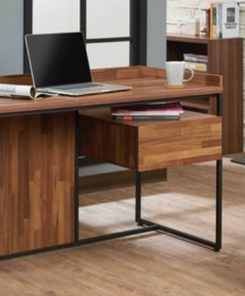 Schreibtisch aus Walnussholz und sandfarbenem, schwarzem Metall – Modernes Home-Office-Design 62"