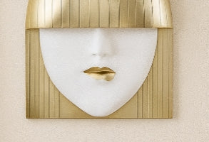 Arte mural de rostros de moda: "Pout" grande en pan de oro y blanco