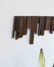 Escultura de pared de madera recuperada: «Caos organizado» con veta final