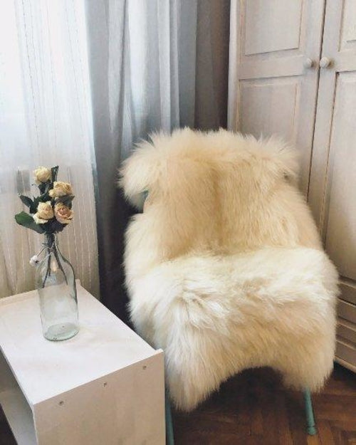 Alfombra de piel de cordero color marfil 