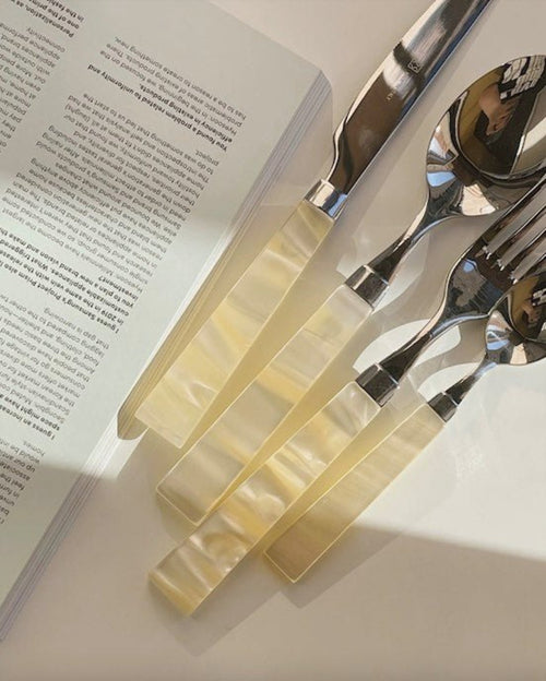 8-teiliges Perlenbesteckset, elegantes italienisches Giada-Besteck, Elfenbeinsilber